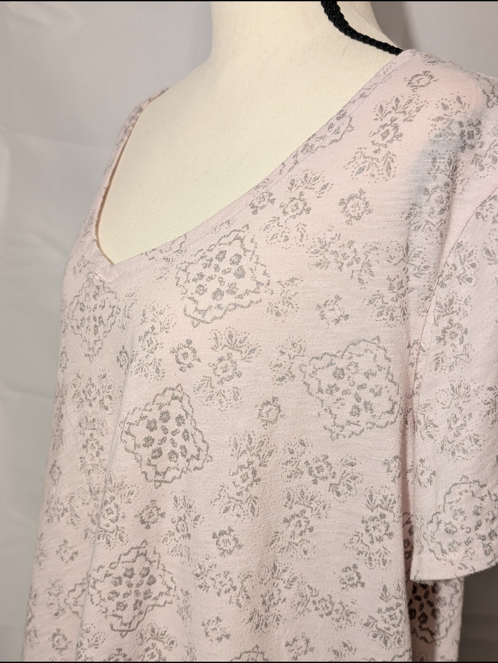 Sonoma Goods For Life Pink V-neck Tee with Silver medallion Print Size 2X - Picture 12 of 16
